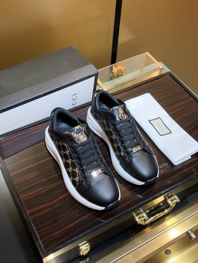 商品名称：Gucci 古驰 正规码数: 38-44 休闲鞋 商品材料：精选 牛皮鞋面，柔软羊皮内里；原厂大底。